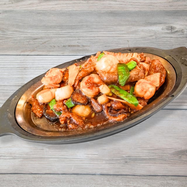Beef with Scallops & Shrimp / 带子牛虾.