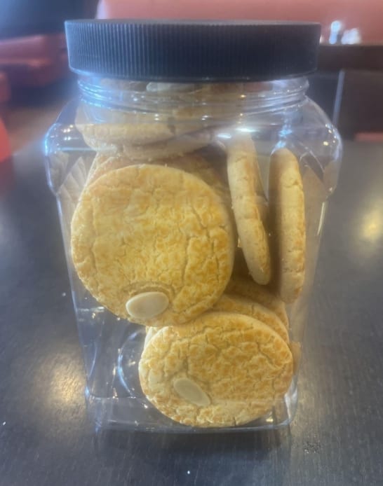 Almond cake (22 pieces) / 杏仁饼 (22 片).