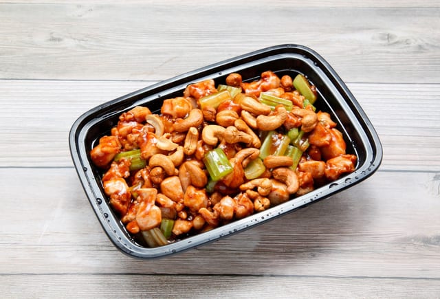 Diced chicken with cashew nuts (lunch) / 腰果鸡丁（午）.