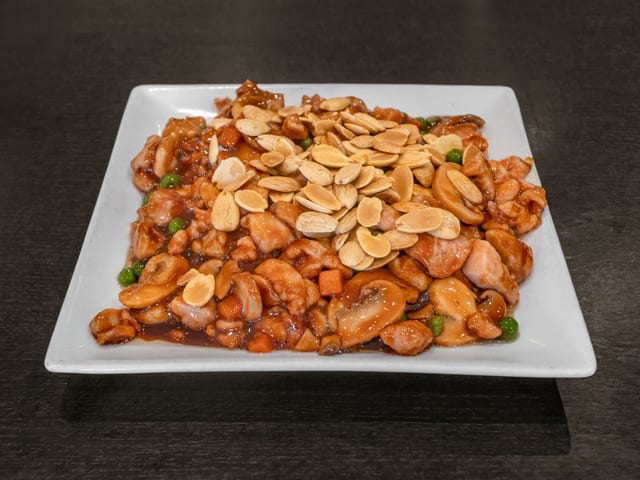 Almond chicken / 杏仁鸡.