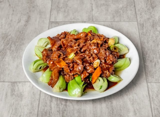 Beef with Chinese green baby cabbage / 牛肉青江菜.
