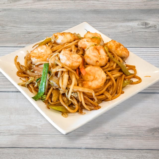 Shrimp chow mein / 虾仁炒面.