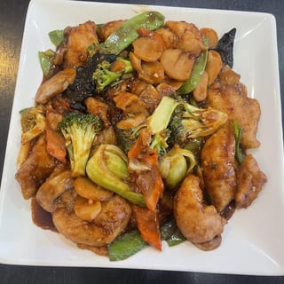 Sliced fish with garlic sauce (lunch) / 鱼香鱼片(午)