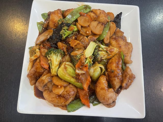 Sliced fish with garlic sauce (lunch) / 鱼香鱼片（午）.
