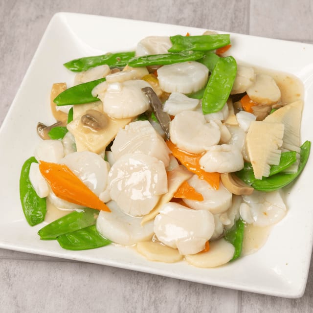 Sautéed scallops / 清炒干贝.