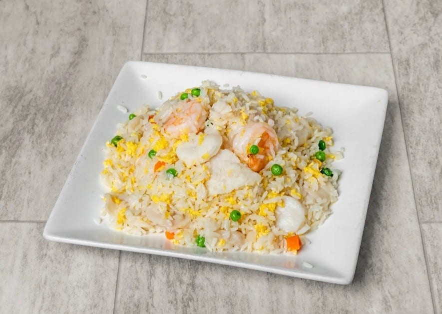 Seafood fried rice with shrimp & fish / 海鲜炒饭.