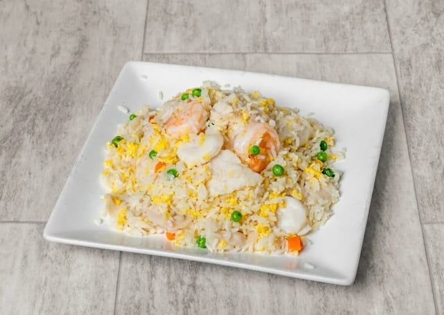 Seafood fried rice with shrimp & fish / 海鲜炒饭.