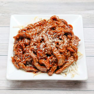 Sesame beef (lunch) / 芝麻牛肉(午)