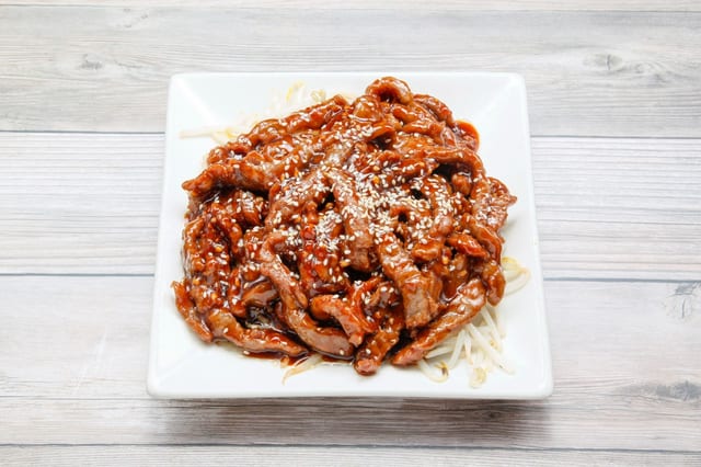Sesame beef (lunch) / 芝麻牛肉（午）.