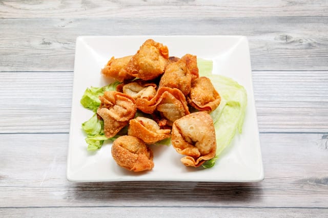 Fried wontons (12) / 炸云吞.
