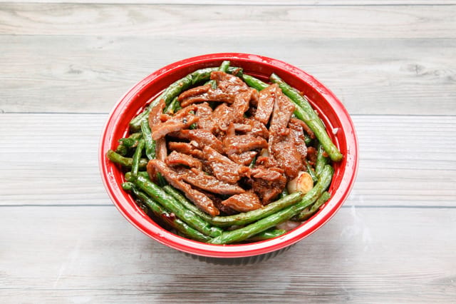 Sliced meat with green beans bowl (lunch) / 四季豆碗（午）.