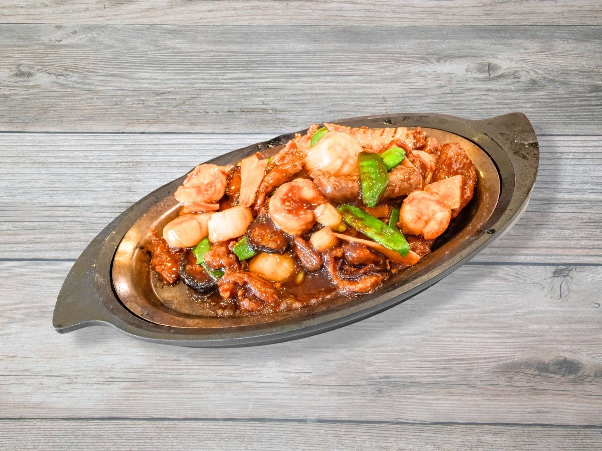 Beef with scallops & shrimps / 带子牛虾.