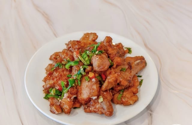 Spicy salt and pepper pork chop (dinner) / 椒盐肉排（晚）.