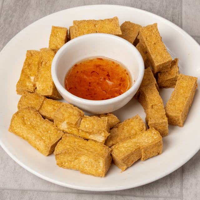 Deep-fried tofu / 酥炸豆腐.