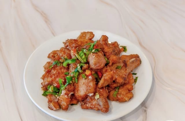 Spicy salt and pepper pork chop (lunch) / 椒盐肉排(午).