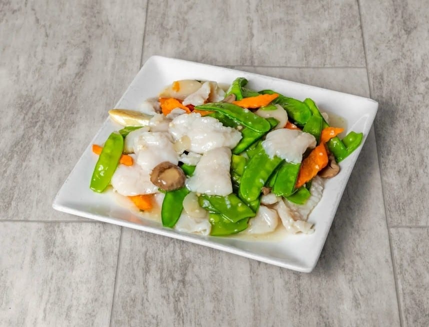 Sautéed sliced fish / 清炒鱼片.