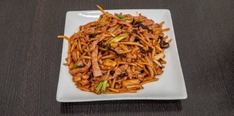 Shredded pork with garlic sauce / 鱼香肉丝.