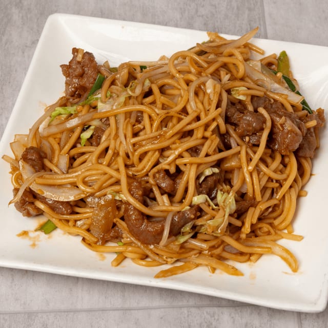 Chow mein (pork, beef, chicken, barbeque, vegetables) / 各式炒面.