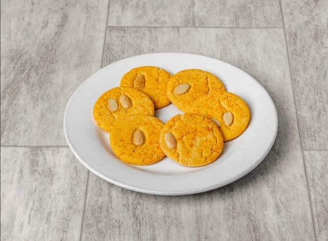 Almond cookies (6) / 杏仁饼.