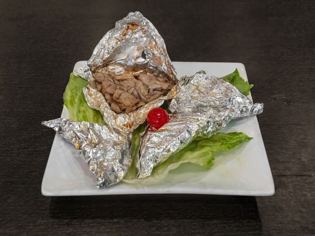 Paper wrapped chicken / 纸包鸡.