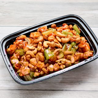 Diced chicken with cashew nuts (dinner) / 腰果鸡丁（晚）