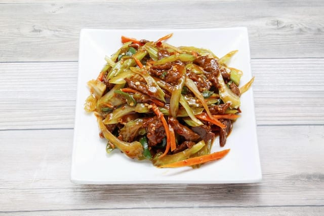 Hot & spicy shredded beef (lunch) / 干烧牛肉丝（午.