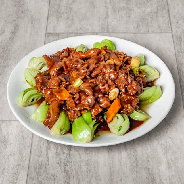 Beef with Chinese green baby cabbage / 牛肉青江菜.