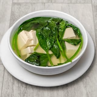 Spinach and bean curd soup / 菠菜豆腐汤