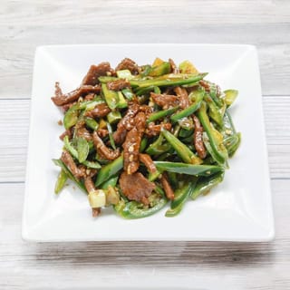 Spicy shredded beef with jalapeño peppers (lunch) / 辣牛肉丝（午）