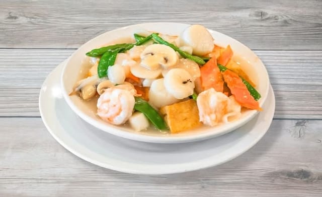Seafood with Crispy Tofu / 海鲜脆皮豆腐.