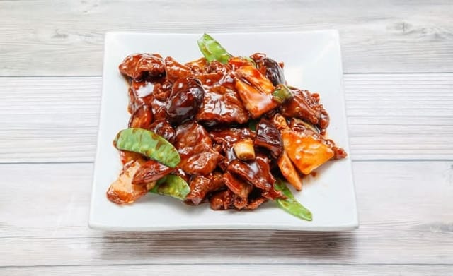 Beef with Black Mushrooms & Bamboo Shoots / 双冬牛肉.