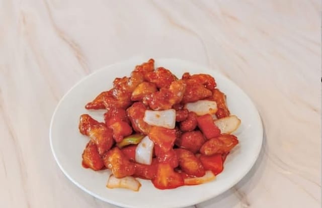 Sweet & sour chicken / 咕咾鸡.