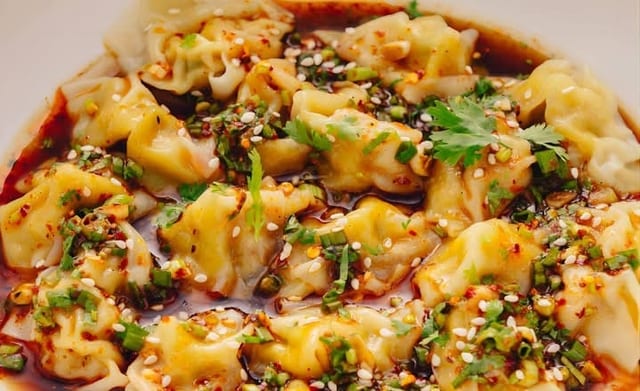 Wontons Szechwan style / 红油抄手.